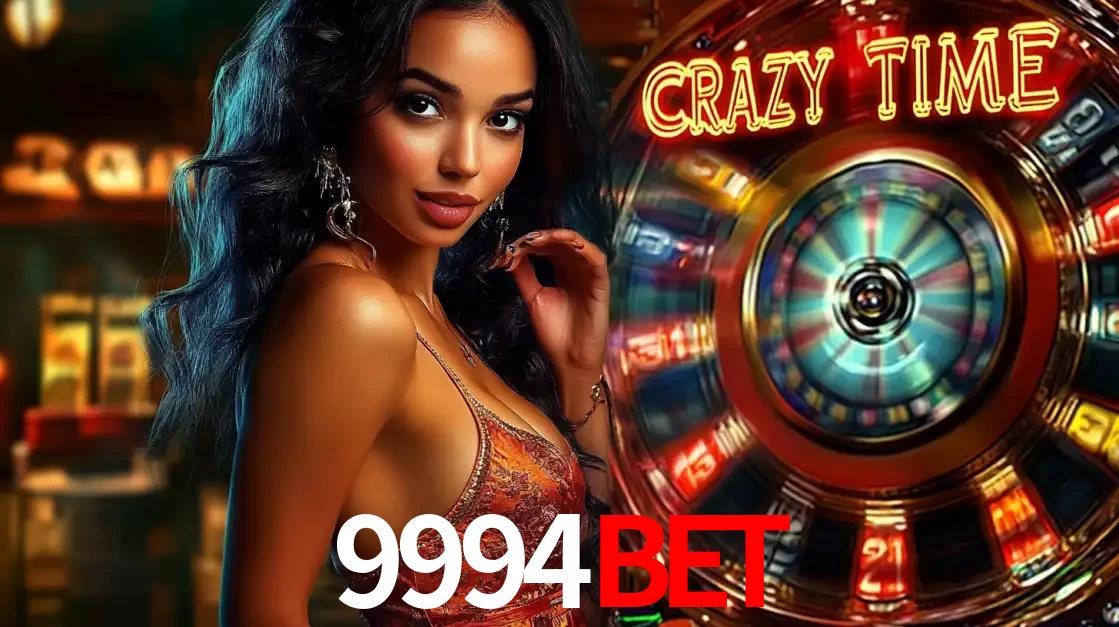 Mulher elegante ao lado da vibrante roda da fortuna do jogo de cassino ao vivo Crazy Time, um dos game shows mais populares e cheios de prêmios do 9994BET.